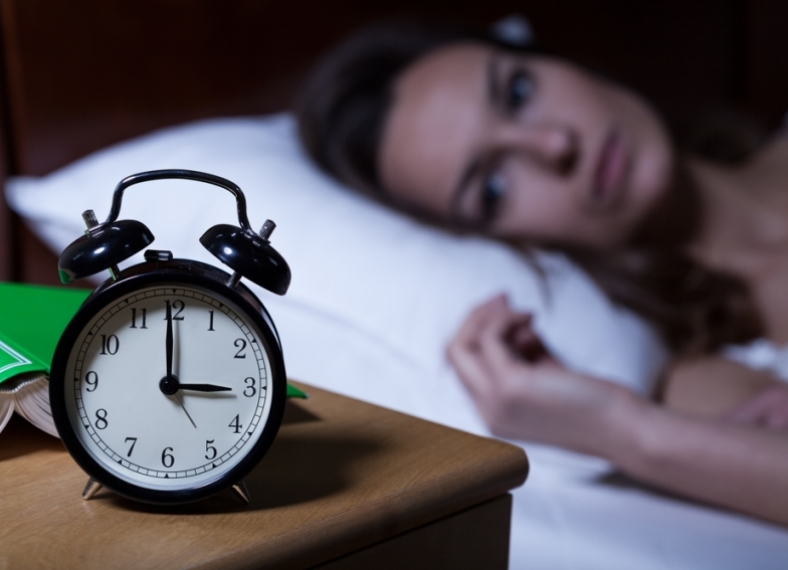 A ansiedade também pode levar à insônia. As pessoas com ansiedade podem ter dificuldade em adormecer ou acordar frequentemente durante a noite.